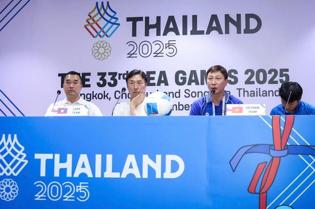 Bại tướng của Kim Sang-sik chia tay đội tuyển và U.23 Lào, chưa lộ diện người trám chỗ- Ảnh 3.