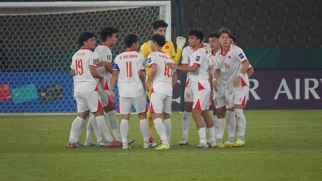 Báo Thái Lan ngợi ca U.23 Việt Nam: 'Thầy trò HLV Kim Sang-sik quá bản lĩnh và hoàn hảo’- Ảnh 1.
