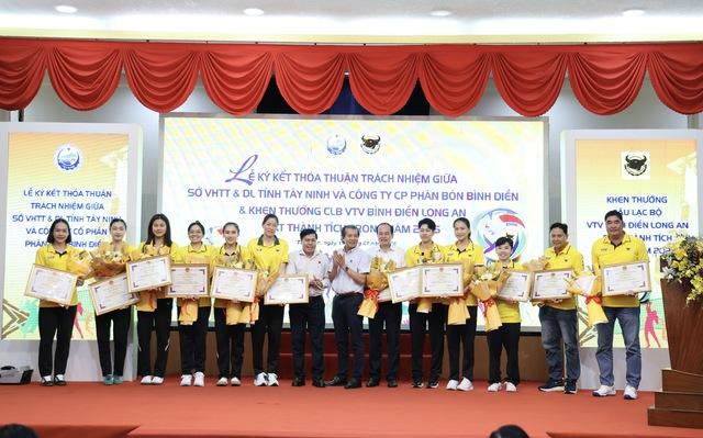 CLB bóng chuyền VTV Bình Điền Long An được thưởng tiền tỉ, vì sao?- Ảnh 1.