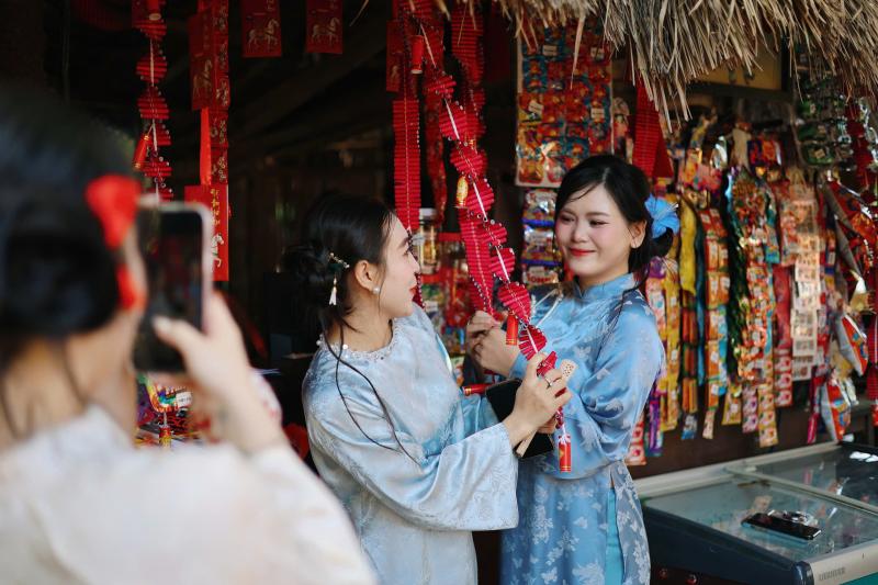‘Phim trường’ tết xưa tại Nha Trang khiến giới trẻ mê mẩn check-in - Ảnh 2.
