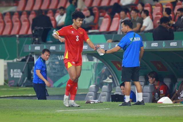 U.23 Việt Nam gặp khó, HLV Kim Sang-sik phải 'liệu cơm gắp mắm': Dồn trí lực đánh bại Hàn Quốc- Ảnh 2.
