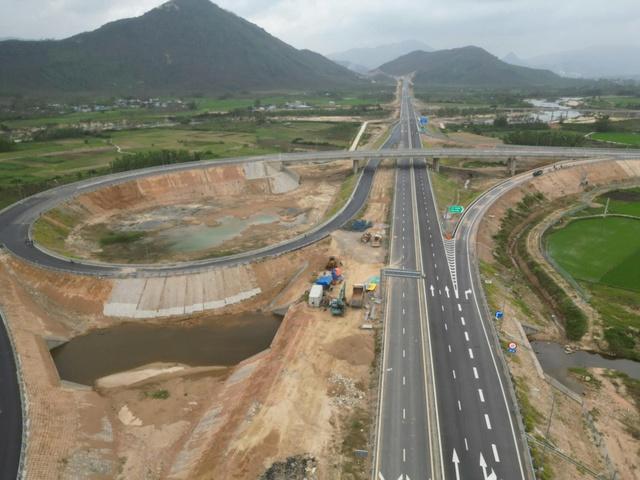 Cao tốc phía đông Gia Lai gấp rút thông xe trước Tết- Ảnh 4.