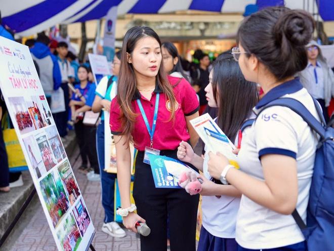 Bộ GD-ĐT thông tin mới nhất về tuyển sinh đại học 2026 tại Tư vấn mùa thi - Ảnh 2.