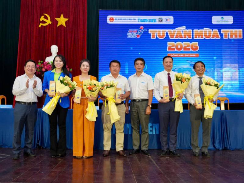 Bộ GD-ĐT thông tin mới nhất về tuyển sinh đại học 2026 tại Tư vấn mùa thi - Ảnh 8.