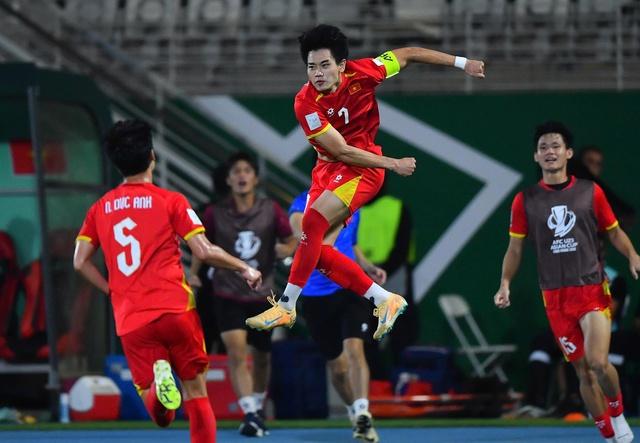 Truyền thông khu vực: Đình Bắc là ‘ngọc quý’, nhưng phải giữ đôi chân trên mặt đất- Ảnh 1.