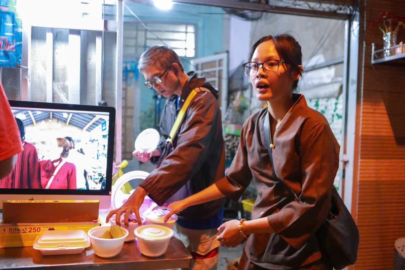 Cơm đoàn viên 0 đồng ở TP.HCM đêm giao thừa, sẻ chia nghĩa tình còn mãi
- Ảnh 10.