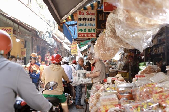 Chợ Bà Hoa thơm mùi bánh, mùi mắm xứ Quảng: Tết không về, vào chợ là thấy quê - Ảnh 1.