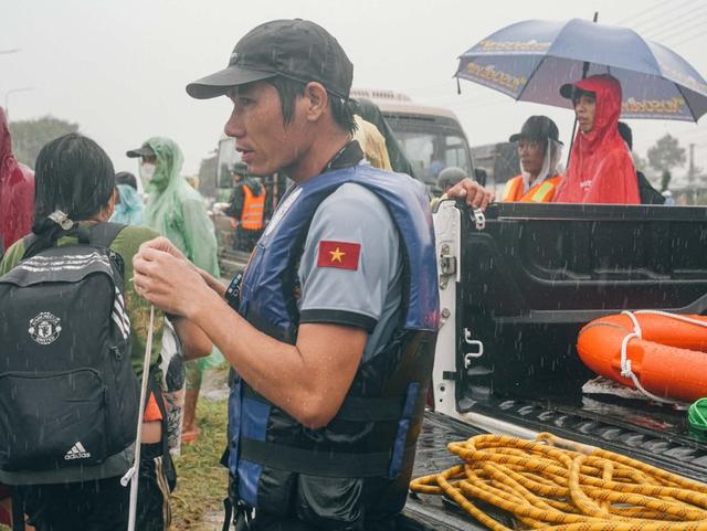 Lũ lịch sử 2025 ở Đắk Lắk và tình người ấm áp giữa khó khăn - Ảnh 1.
