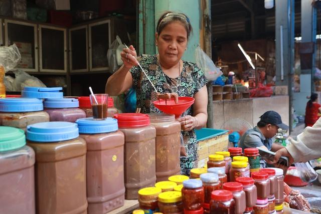 Chợ Bà Hoa thơm mùi bánh, mùi mắm xứ Quảng: Tết không về, vào chợ là thấy quê - Ảnh 7.