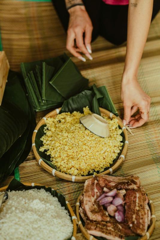 Người Việt tại Thụy Sĩ gói bánh chưng đón tết Giữa tiết trời lạnh giá - Ảnh 4.