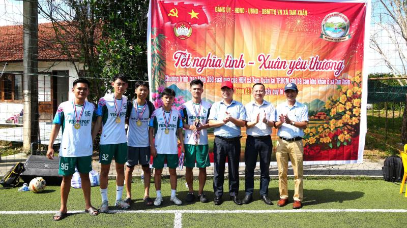 Tết nghĩa tình, xuân yêu thương trên khắp nẻo đường- Ảnh 6.