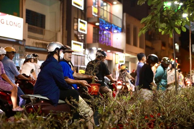 TP.HCM nhìn từ sông Sài Gòn - Kỳ 2: Bến Bình Đông 'giữ nhịp' xuân - Ảnh 12.