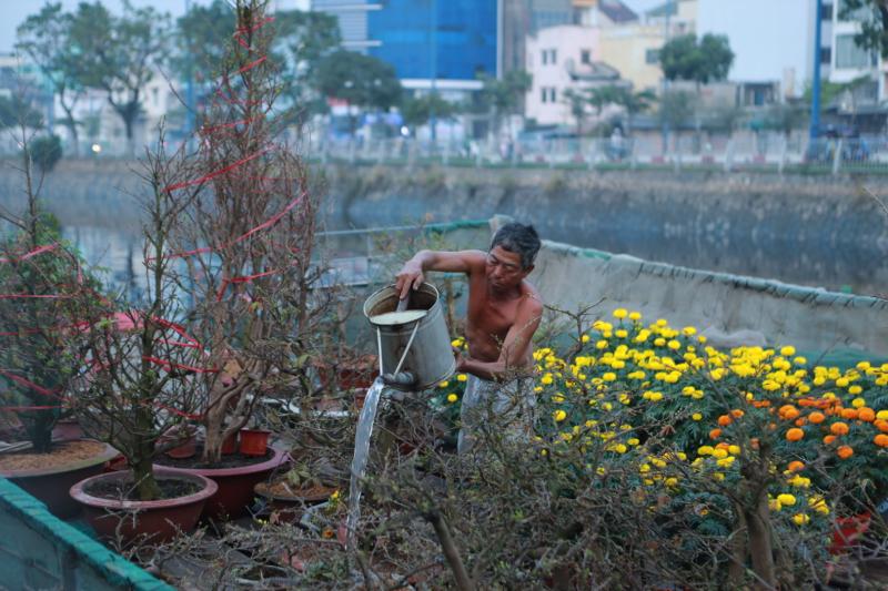 TP.HCM nhìn từ sông Sài Gòn - Kỳ 2: Bến Bình Đông 'giữ nhịp' xuân - Ảnh 17.
