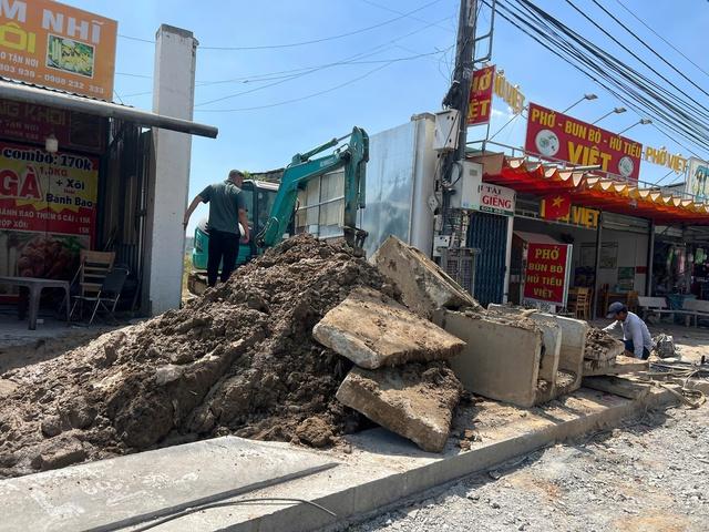 Thi công đường Lò Lu gây bụi mù, người dân “ăn cơm cùng bụi” suốt nhiều tháng - Ảnh 20.