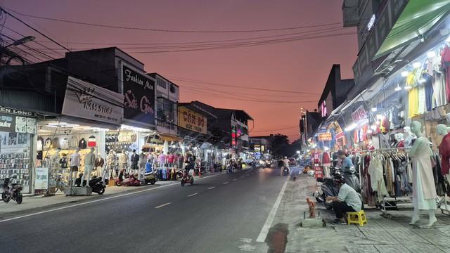 Khu phố thời trang đìu hiu dù chỉ còn vài ngày nữa tới tết - Ảnh 1.