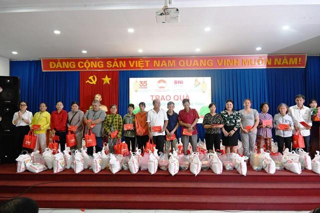 Vedan trao hơn 1.000 phần quà Tết cho hộ khó khăn- Ảnh 2.