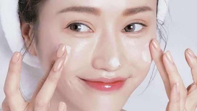 Đi chơi tết liên tục mà da vẫn căng mịn, trắng hồng: Bí quyết skincare gọn nhẹ- Ảnh 2.