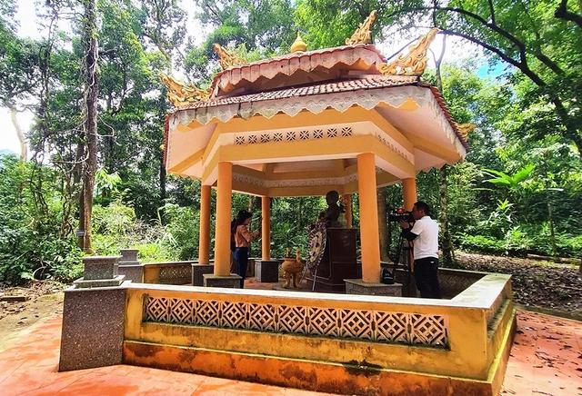 'Rừng thiêng' giữa đại ngàn- Ảnh 2.