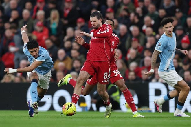HLV Guardiola thay đổi 'lạ', may vẫn kịp sửa sai: Man City thắng ngược ngoạn mục Liverpool - Ảnh 2.