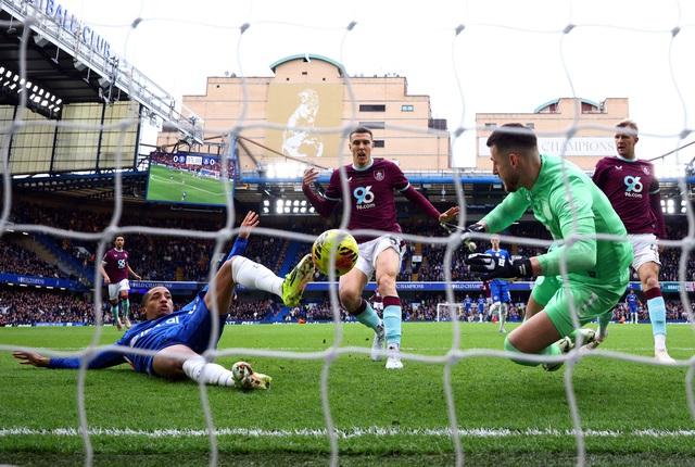 Bảng xếp hạng Ngoại hạng Anh mới nhất: Man City bám cực sát Arsenal, Chelsea vượt mặt M.U nhưng…- Ảnh 2.