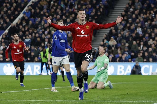 HLV Everton cay đắng thừa nhận M.U thắng may mắn, HLV Carrick ca ngợi hết lời 2 nhân vật đặc biệt- Ảnh 3.