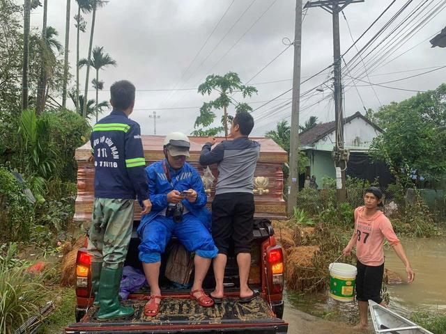 Quân khu 5: Những thước phim giữa dòng lũ đã khắc họa trọn vẹn tình quân dân- Ảnh 2.