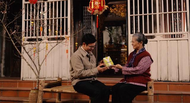 Dạt dào cảm xúc với MV của NSƯT Thái Sơn: Tết là để về bên mẹ - Ảnh 3.