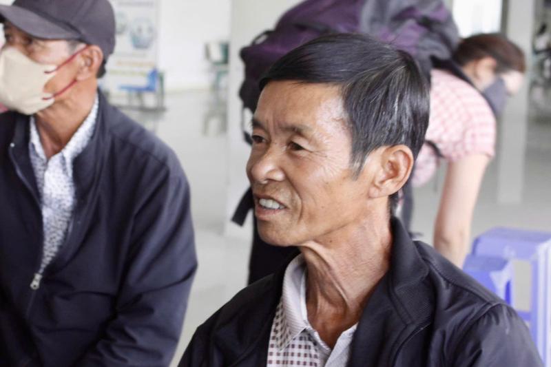 Hàng trăm bệnh nhân ung thư về quê đón tết: 'Cầm vé mà nước mắt trào ra'- Ảnh 4.