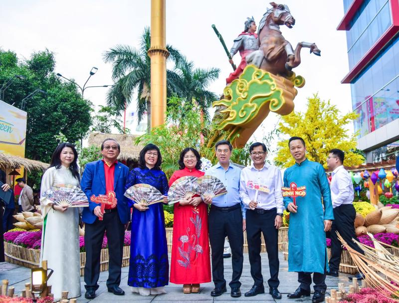 Đường hoa xuân Menas đón hơn 500.000 lượt khách du xuân - Ảnh 3.