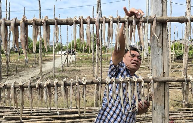 Ngày cuối năm tàu cá Cái Đôi Vàm rời bến mang tết ra biển   - Ảnh 3.