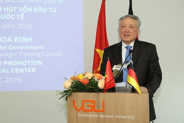 Phó thủ tướng dự khai giảng đào tạo quản lý Trung tâm tài chính quốc tế - Ảnh 1.
