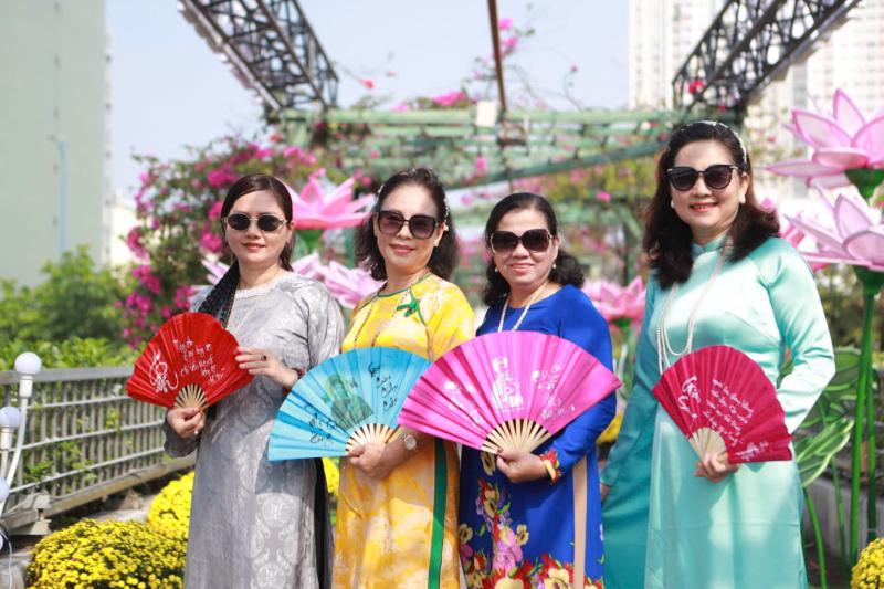 Người dân nô nức check-in chợ hoa Bến Bình Đông trước giờ khai hội  - Ảnh 5.