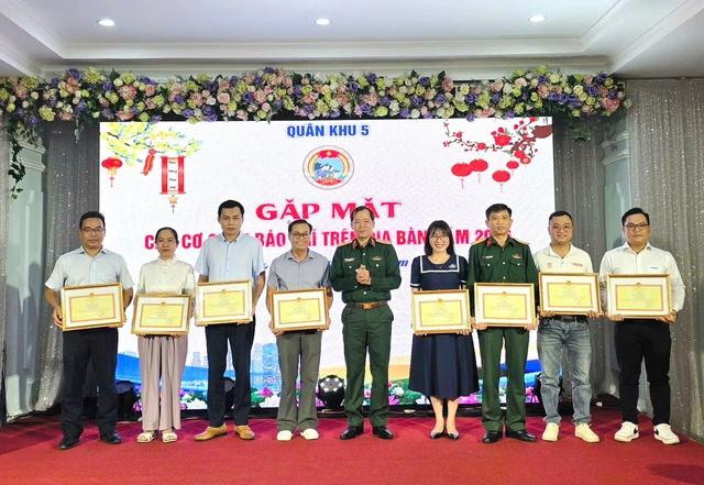 Quân khu 5: Những thước phim giữa dòng lũ đã khắc họa trọn vẹn tình quân dân- Ảnh 1.