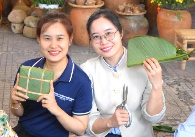 Khách sạn Yasaka Nha Trang 'cầm tay chỉ việc' du khách gói bánh chưng tết

- Ảnh 3.