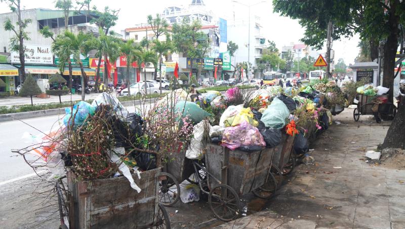 Rác thải chất thành đống ở các phường trung tâm Thanh Hóa- Ảnh 6.