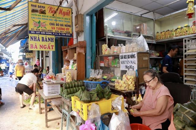 Chợ Bà Hoa thơm mùi bánh, mùi mắm xứ Quảng: Tết không về, vào chợ là thấy quê - Ảnh 4.