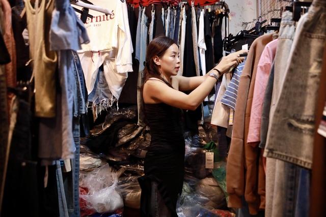 Giá sạp chợ Phạm Văn Hai giảm 12 lần, thời hoàng kim chỉ còn là kí ức - Ảnh 5.