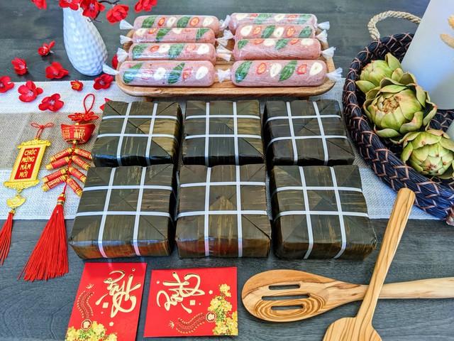 Những chiếc bánh chưng vuông vắn, thích mắt của mẹ Việt ở Mỹ nhờ khuôn đặc biệt - Ảnh 8.