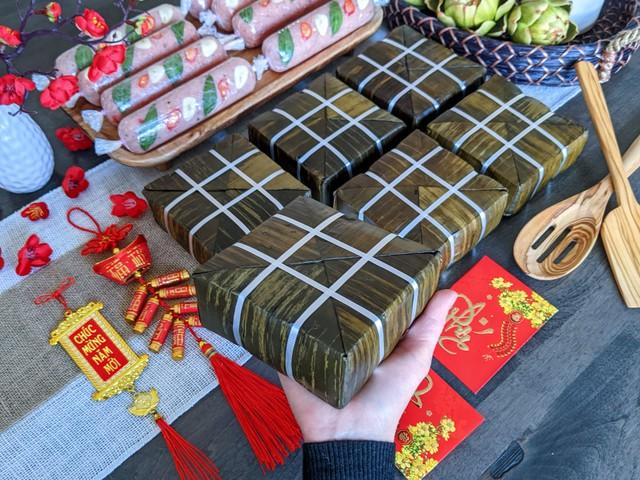 Những chiếc bánh chưng vuông vắn, thích mắt của mẹ Việt ở Mỹ nhờ khuôn đặc biệt - Ảnh 6.