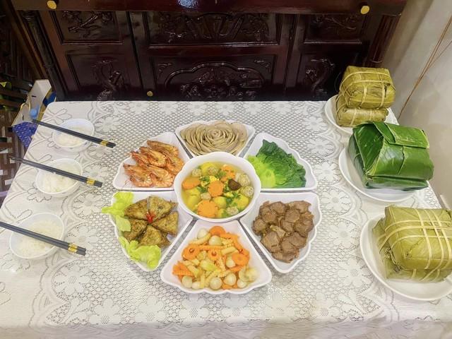 Tết Nguyên đán: Mâm cúng tất niên gồm những gì, bày biện sao cho đẹp mắt? - Ảnh 2.