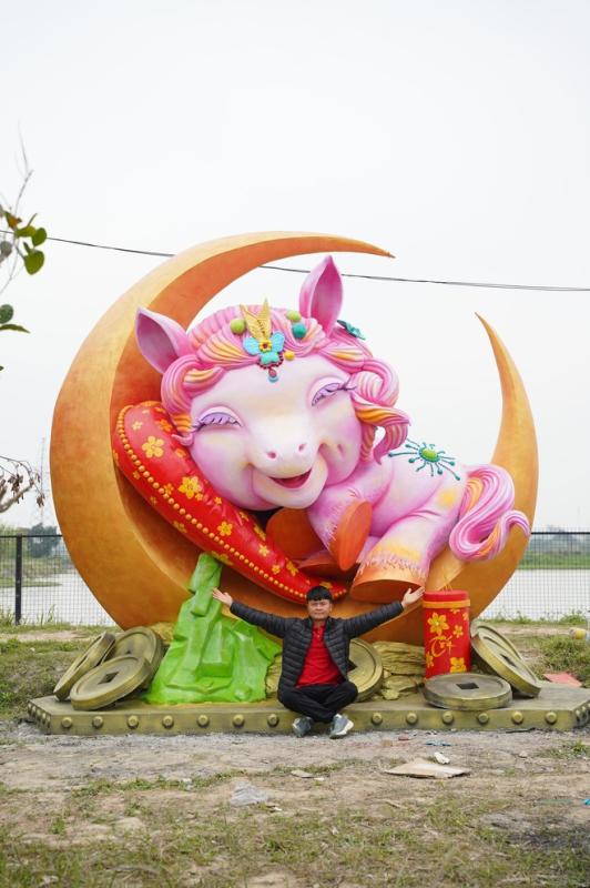 Linh vật ngựa 10 tấn màu hồng 'lên sóng' Tết Bính Ngọ, nhận mưa lời khen - Ảnh 5.