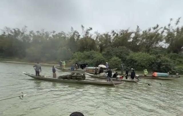 Chìm thuyền trên sông Gianh ngày mùng 3 tết, 2 người chết, 2 người mất tích- Ảnh 2.