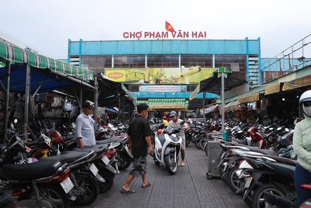 Giá sạp chợ Phạm Văn Hai giảm 12 lần, thời hoàng kim chỉ còn là kí ức - Ảnh 7.