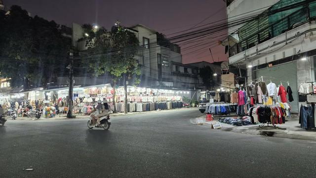 Khu phố thời trang đìu hiu dù chỉ còn vài ngày nữa tới tết - Ảnh 3.