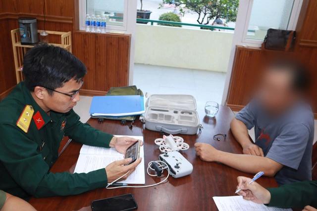Tạm giữ flycam xâm nhập vùng cấm bay gần sân bay Đà Nẵng- Ảnh 2.