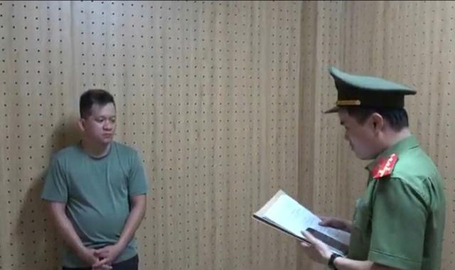 Công an TP.HCM triệt phá vụ bán súng suốt 10 năm cho nhiều khách - Ảnh 2. Công an TP.HCM triệt phá vụ bán súng suốt 10 năm cho nhiều khách - Ảnh 2.