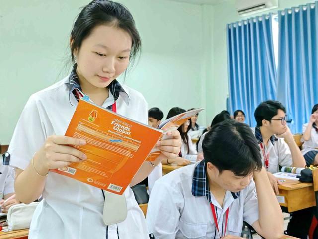 Tuyển sinh ĐH 2026: Thí sinh có chứng chỉ ngoại ngữ vẫn được ưu tiên - Ảnh 1.