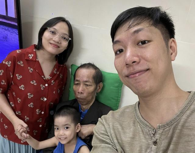 Nghỉ việc để chăm sóc cha bị tai biến: Hành trình đầy cảm động của anh Tuấn - Ảnh 2.