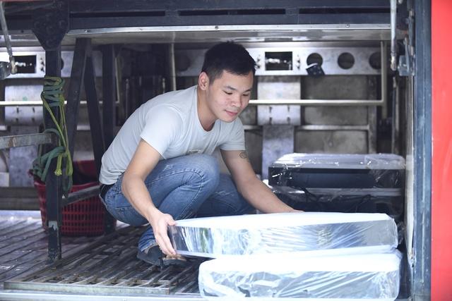 Giao thừa trên quốc lộ: Chuyện của những tài xế xe khách ngày cận tết - Ảnh 2.