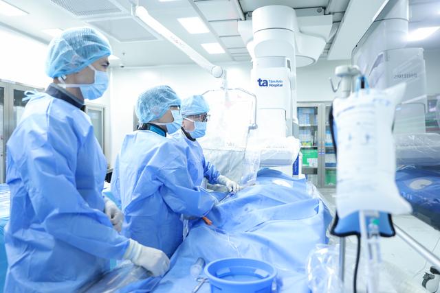 Bệnh viện đầu tiên tại Việt Nam cấy máy tạo nhịp tim không dây thế hệ mới - Ảnh 3.
